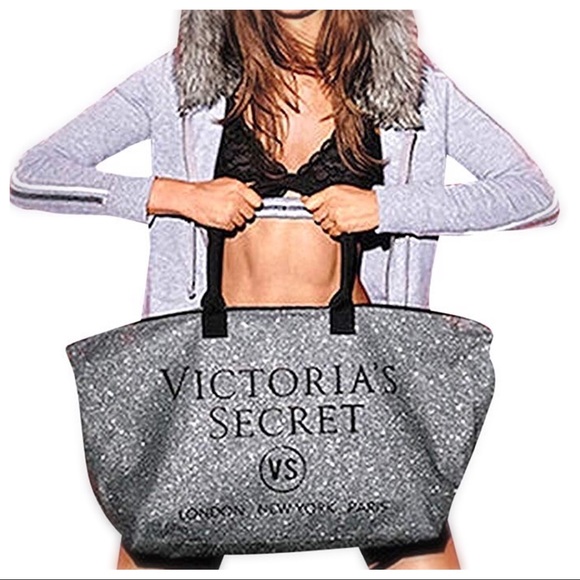 Victoria's Secret Handbags - 🔴SOLD🔴 VS Holiday 2015 Limited Edition Weekender